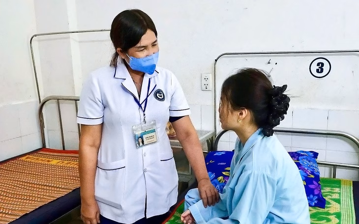 Hàng chục người nghi ngộ độc sau khi ăn bữa giỗ 9 người nhập viện sau đám giỗ nghi ngộ độc thực phẩm, một cụ bà 84 tuổi sốc nhiễm trùng - Ảnh 3.