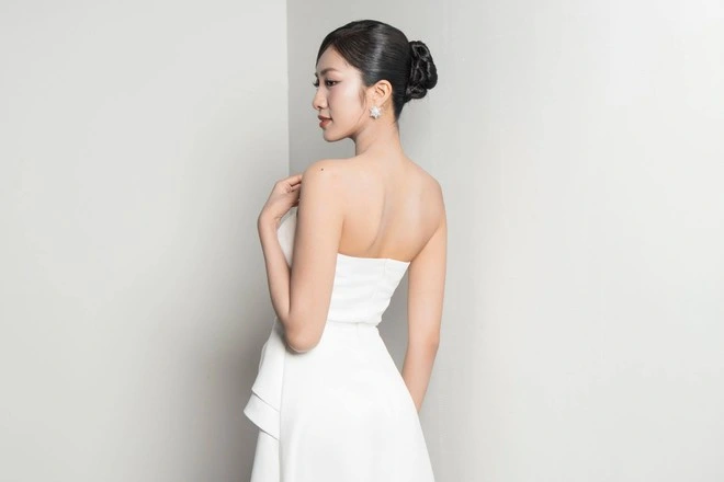Hoa hậu Hà Trúc Linh chia sẻ bí quyết sở hữu làn da sáng mịn Nhiều "fan nhan sắc" nhận xét người đẹp sinh năm 2024 đã có thay đổi rõ rệt về sắc tố da sau hành trình "dưỡng da" tại cuộc thi