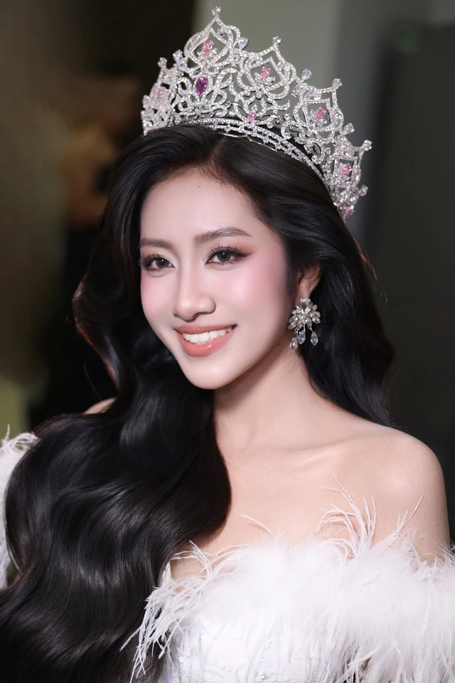Hoa hậu Hà Trúc Linh chia sẻ bí quyết sở hữu làn da sáng mịn Cải thiện làn da, vóc dáng là mục tiêu hoàn thiện mình của nàng hậu và cũng là cách cô nỗ lực chạm đến vẻ đẹp chuẩn đối với một hoa hậu