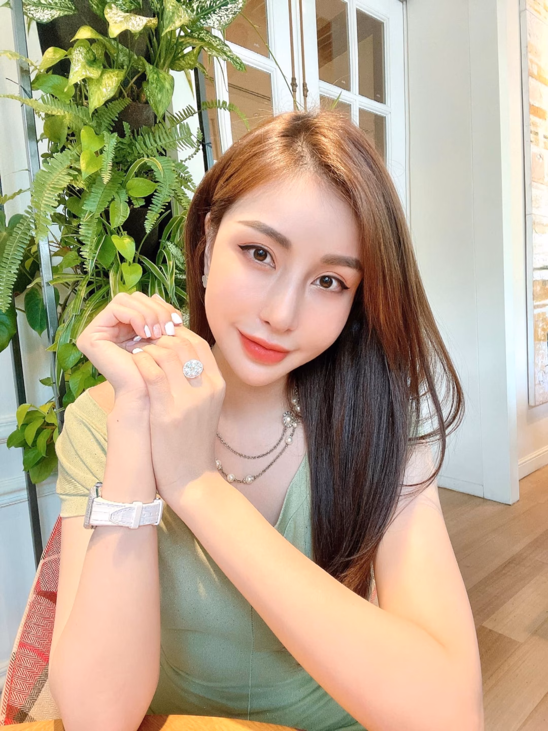 Hoa hậu Lam Cúc tái xuất sau thời gian bị ẩn, visual hiện tại ra sao? Lam Cúc từng đăng quang Hoa hậu Doanh nhân người Việt thế giới 2016