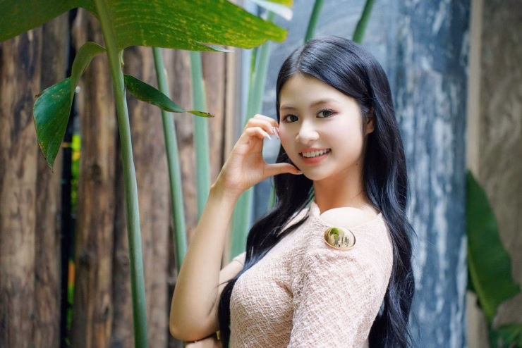 Hoa hậu Việt Nam 2024 Hồ Ngọc Phương Linh: Cuộc sống mới sau vương miện và hành trình lan toả giá trị tích cực "Ngay khi trở về Hà Nội, tôi thực hiện food tour, ăn những món mình yêu thích như bún đậu mắm tôm, gà rán, trà sữa, đồ nướng… sau thời gian dài ăn kiêng để giữ vóc dáng", Phương Linh nói.