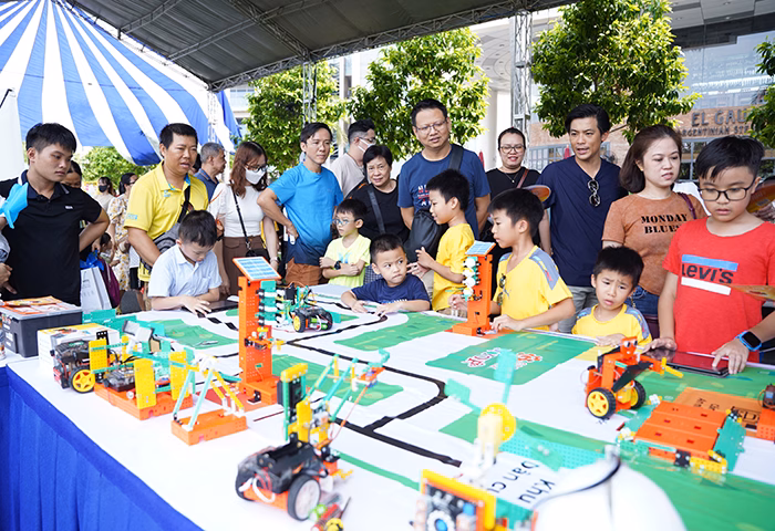 Học sinh TP HCM: Cần tăng cường chăm sóc sức khỏe tinh thần Được chăm lo sức khỏe thể chất lẫn tinh thần giúp học sinh phát triển toàn diện