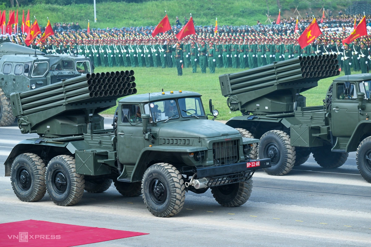 Hơn 15.600 quân nhân tổng hợp luyện diễu binh Quốc khánh Nhiều loại vũ khí từng gắn liền với các chiến thắng ở Điện Biên Phủ, Cồn Tiên - Dốc Miếu, Khe Sanh, chiến dịch Hồ Chí Minh và trong công cuộc bảo vệ biên giới.