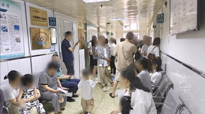 Hơn 270 trẻ bị ngộ độc chì vì ăn đồ ăn có chất tạo màu chứa chì vượt mức cho phép 400.000 lần