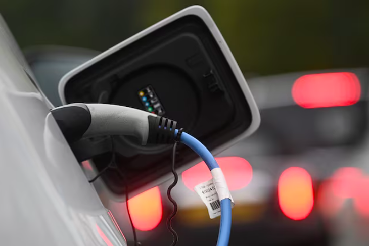Huế triển khai xe buýt, taxi điện từ năm 2025 Từ nay, hệ thống xe buýt đầu tư mới ở Huế sẽ chuyển sang xe điện - Ảnh 1.