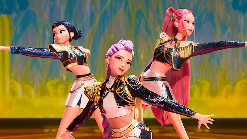 KPop Demon Hunters: Hiện tượng toàn cầu với soundtrack bùng nổ trên Billboard Derpy và Sussie (bên trái), nhân vật hổ và chim chích chòe trong "K-pop Demon Hunters" và sản phẩm lưu niệm gắn huy hiệu Hổ và Chim ác là. Ảnh: Netflix