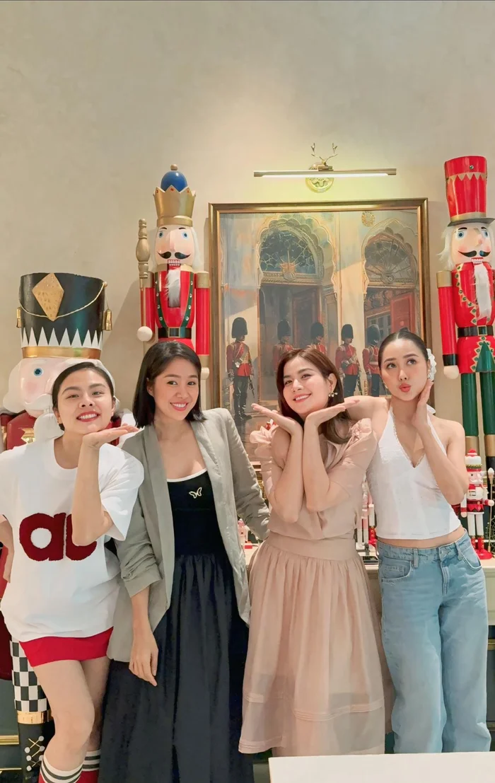 Lê Phương xúc động chúc mừng bạn thân Kha Ly trong ngày đặc biệt Lê Phương thường xuyên sắp xếp thời gian để gặp gỡ, tâm sự với những người bạn thân thiết. Ảnh: FBNV