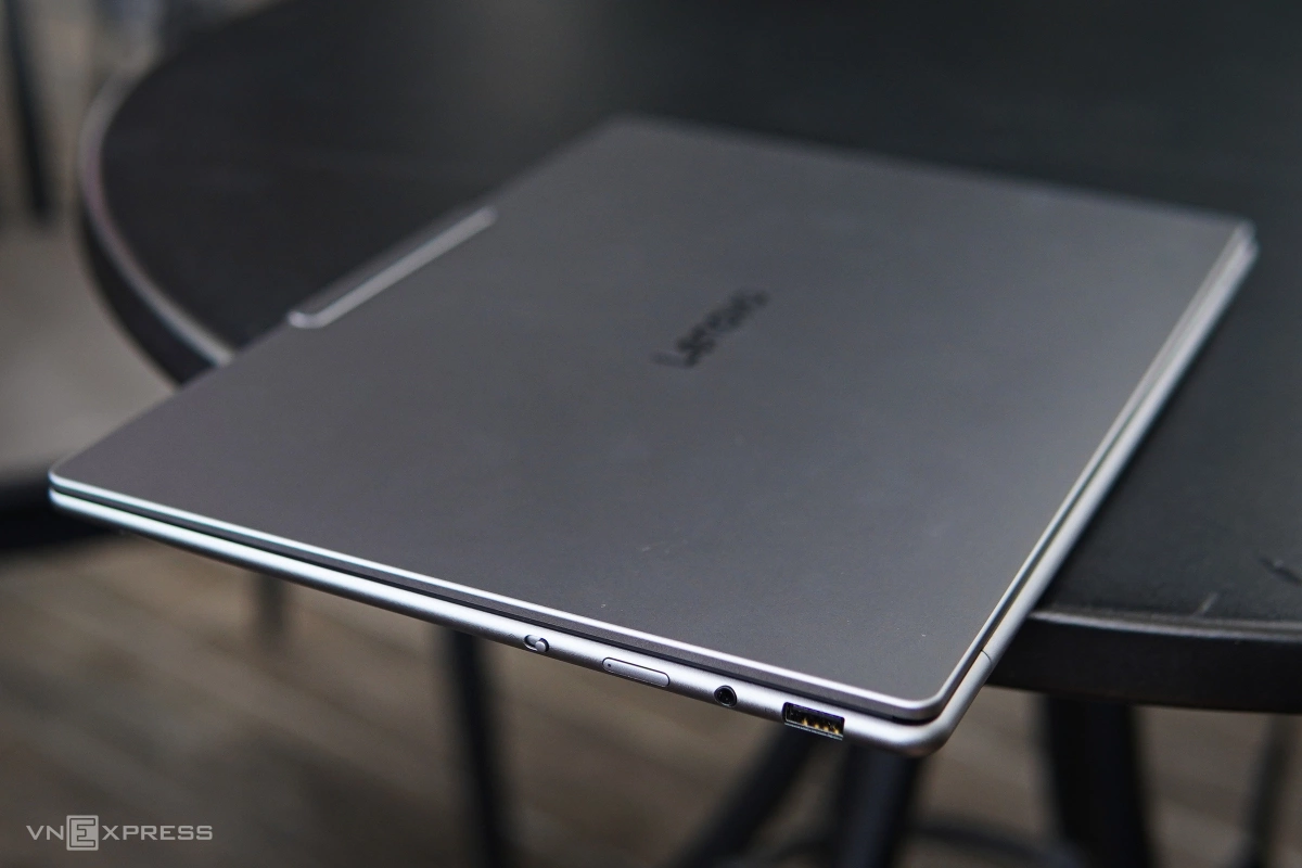 Lenovo ra mắt laptop Yoga Slim7i Aura Edition Gen10 giá 38 triệu đồng