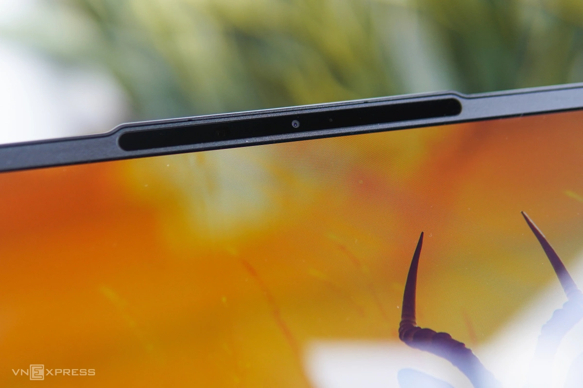Lenovo ra mắt laptop Yoga Slim7i Aura Edition Gen10 giá 38 triệu đồng