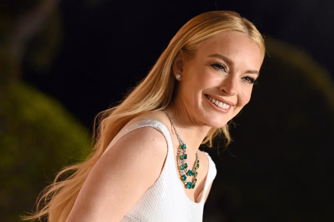 Lindsay Lohan khoe vẻ đẹp tuyệt trần trong bộ váy Oscar de la Renta