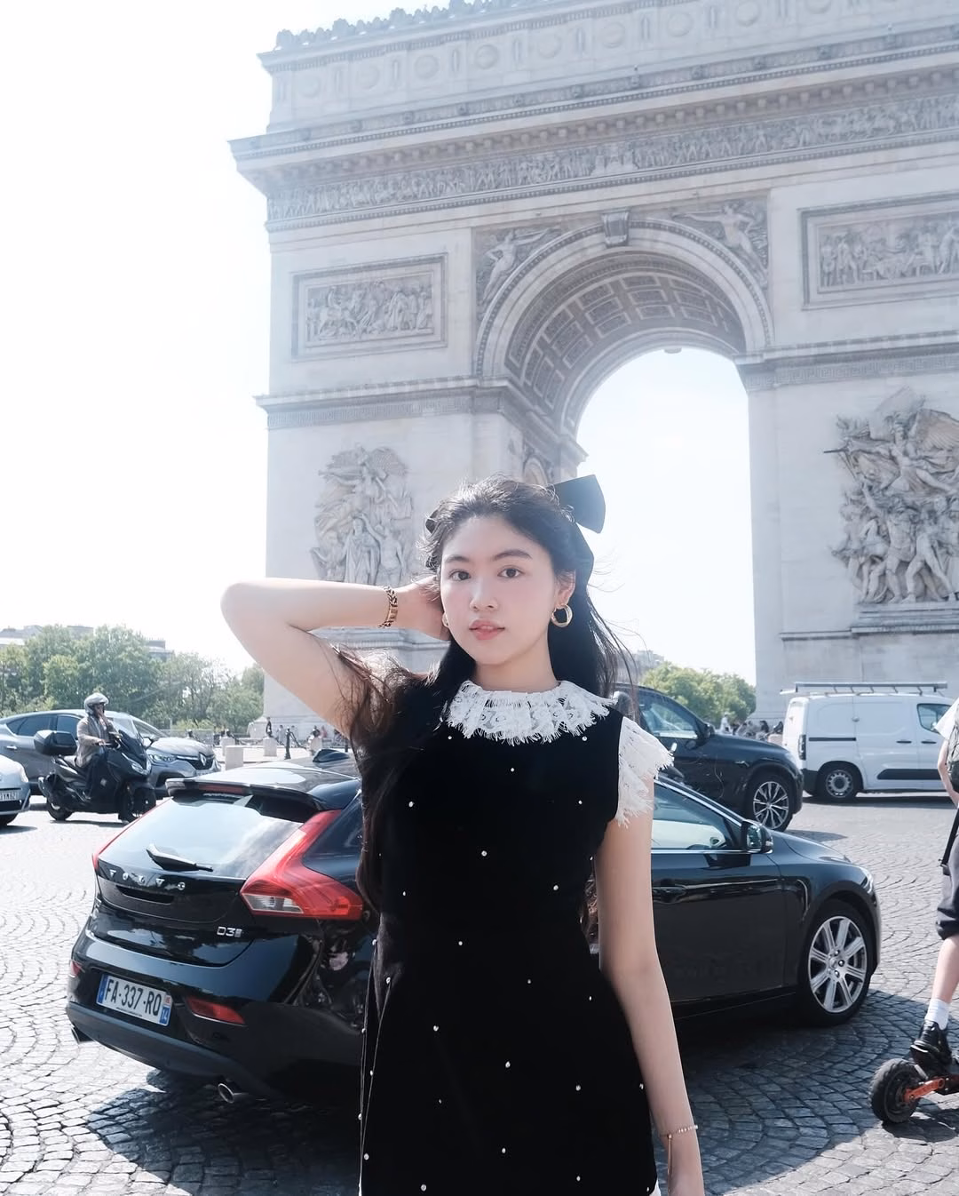 Lọ Lem và Hạt Dẻ, con gái Quyền Linh, đọ sắc khi đi biển Ngắm tủ đồ cuả 2 ái nữ nhà Quyền Linh: Cô chị là