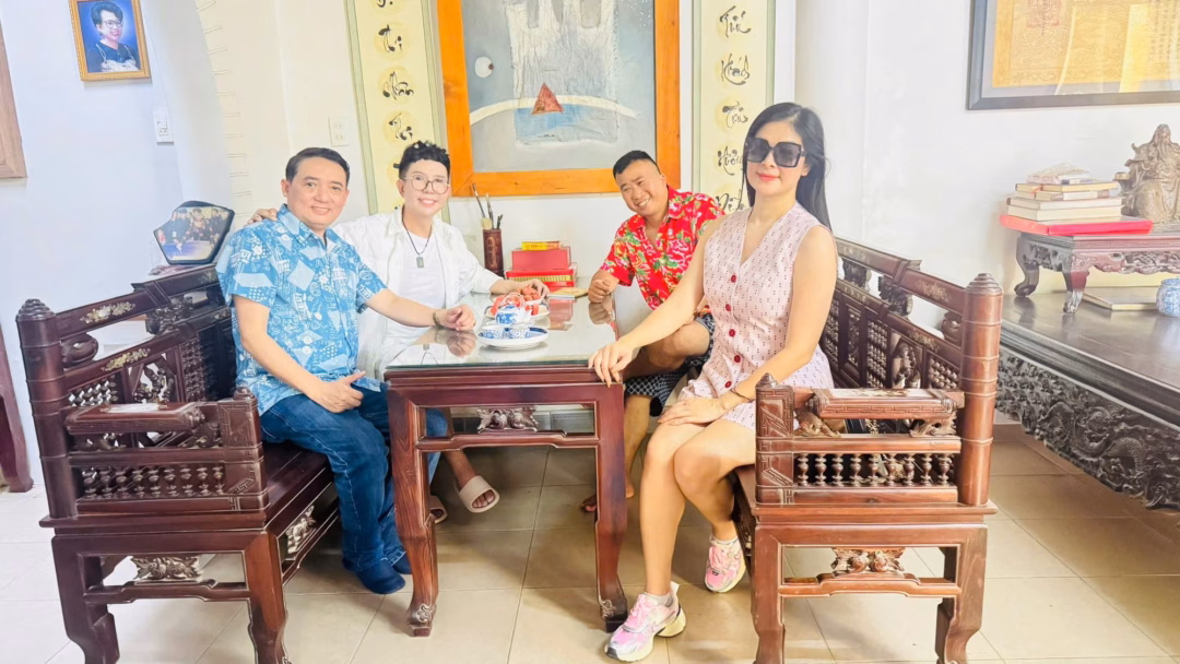 Long Nhật hé mở về gia đình và hành trình đến với âm nhạc Thân thế cha ruột ca sĩ Long Nhật: Nhà thơ, nhà thư pháp nổi tiếng xứ Huế- Ảnh 3.