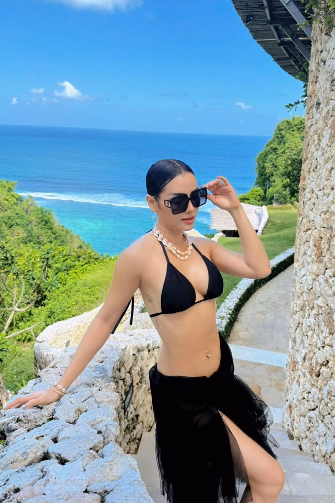MC Mai Ngọc tiết lộ niềm vui nuôi con, ngợi khen con ‘y chang bố’ Diễn viên - ca sĩ Phương Trinh Jolie thả dáng trước biển trên đảo Bali.