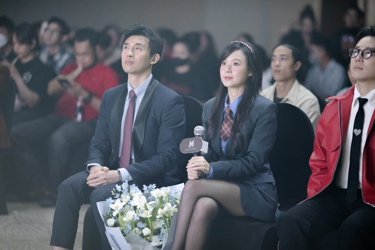 Midu bất ngờ tung quà đặc biệt cho chồng trong ngày ra mắt phim
