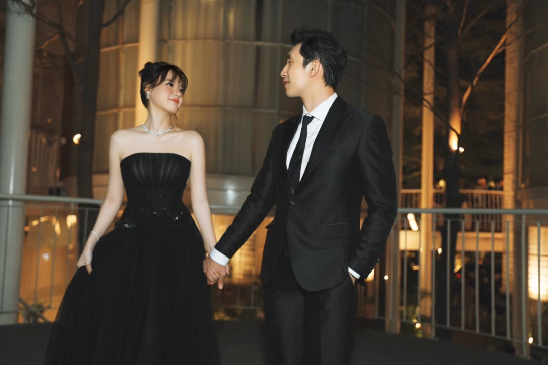 Midu và chồng doanh nhân hạnh phúc khi bên nhau