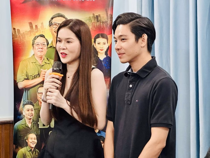 Nghệ sĩ Minh Nhí, Hữu Nghĩa bật mí áp lực ‘sân khấu không chỉ là diễn xuất’ Diễn viên Ngọc Mai, Trường Phúc tâm sự về vai diễn trong vở "Sâu đêm" - cơ hội quý dành cho diễn viên trẻ. Ngày 20-7 vở "Sâu đêm" sẽ tái diễn tại sân khấu Quốc Thảo