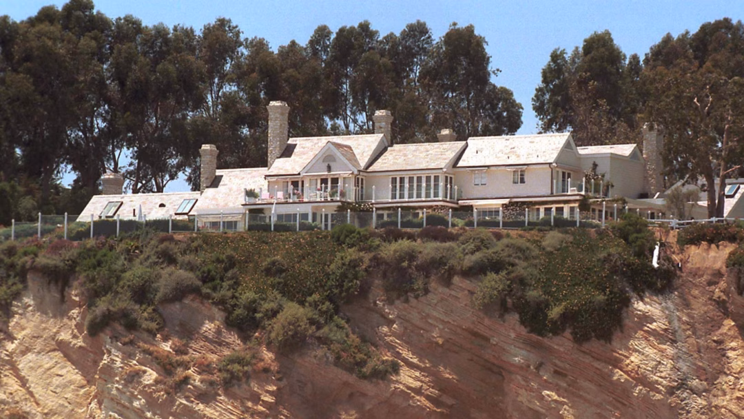 Ngôi sao nổi tiếng kiện cảnh sát vì để người lạ xâm nhập vào nhà riêng Barbra Streisand's Malibu home. (Bauer-Griffin/GC Images)