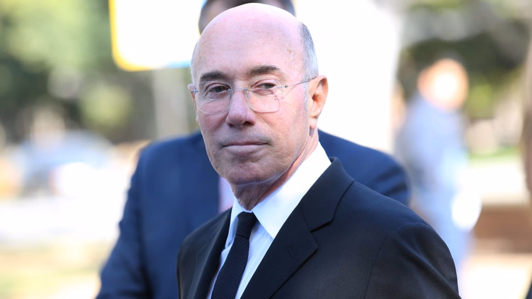 Ngôi sao nổi tiếng kiện cảnh sát vì để người lạ xâm nhập vào nhà riêng DreamWorks co-founder, David Geffen, worked to keep the public off his beachfront.
