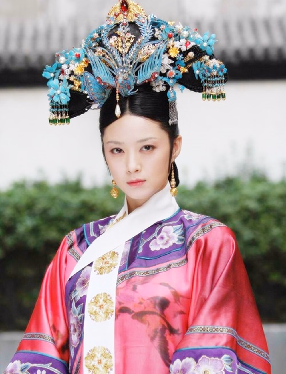 Vai diễn nổi tiếng nhất của Tưởng Hân có lẽ là Hoa phi trong Chân Hoàn Truyện.