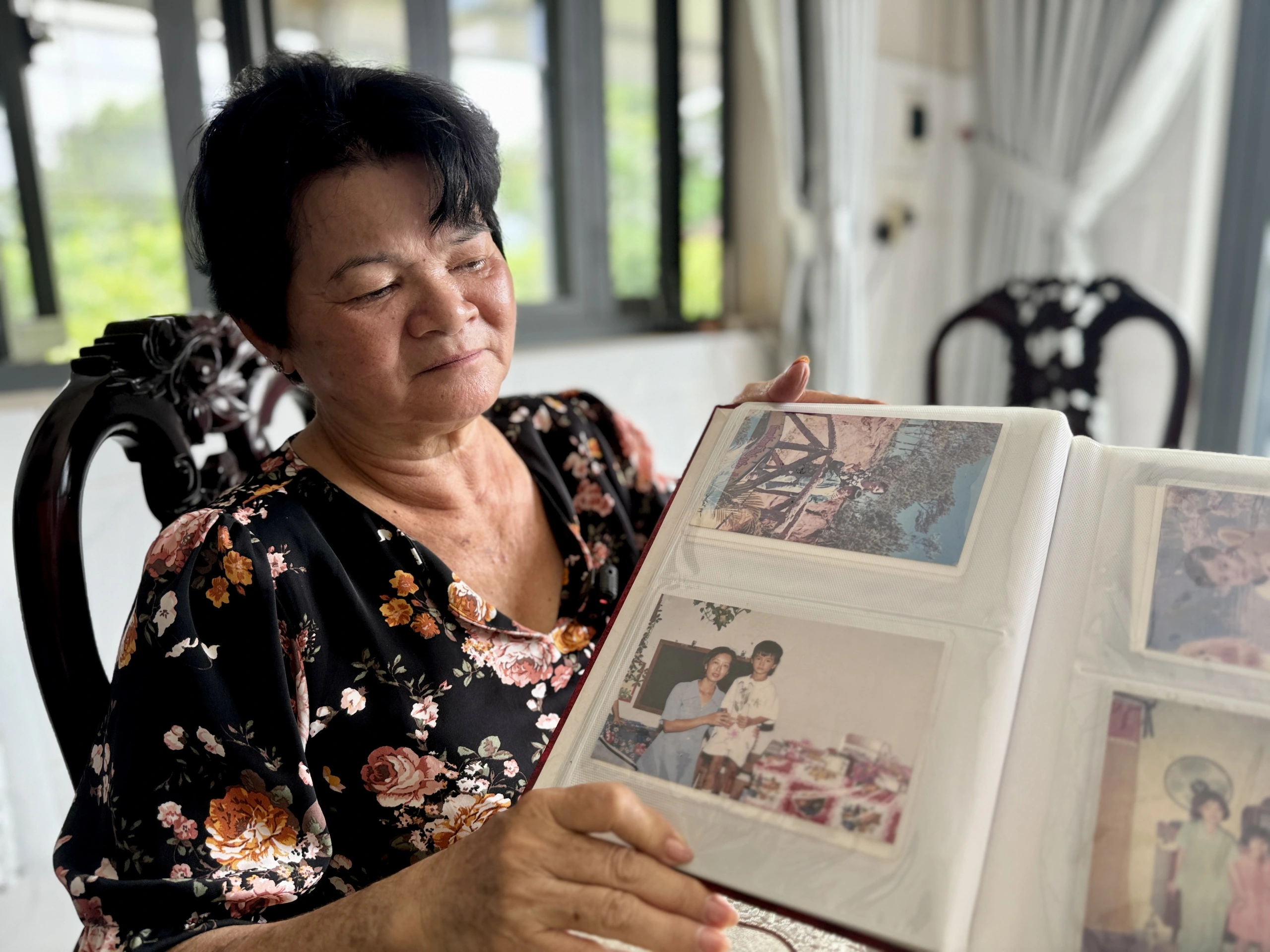 Nỗi đau gia đình liệt sĩ Công an tử vong khi làm nhiệm vụ: Con trai 3 tuổi mắc ung thư máu Bà Duyên lưu giữ tất cả hình ảnh của con trai từ khi vừa chào đời đến ngày trưởng thành