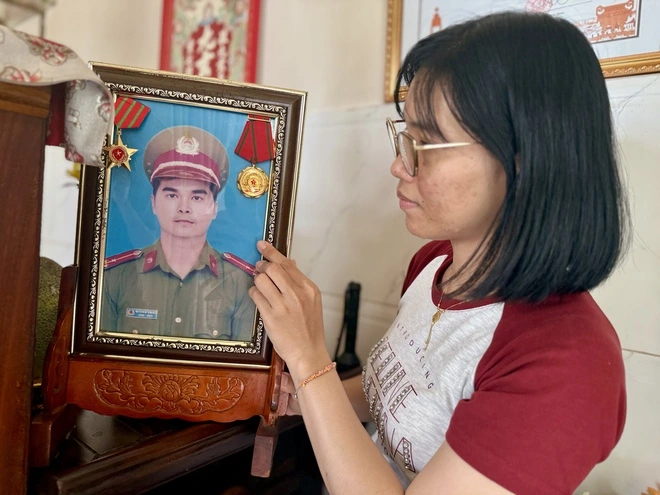 Nỗi đau gia đình liệt sĩ Công an tử vong khi làm nhiệm vụ: Con trai 3 tuổi mắc ung thư máu Chị Loan gồng gánh nỗi đau mất mát từ ngày chồng hy sinh