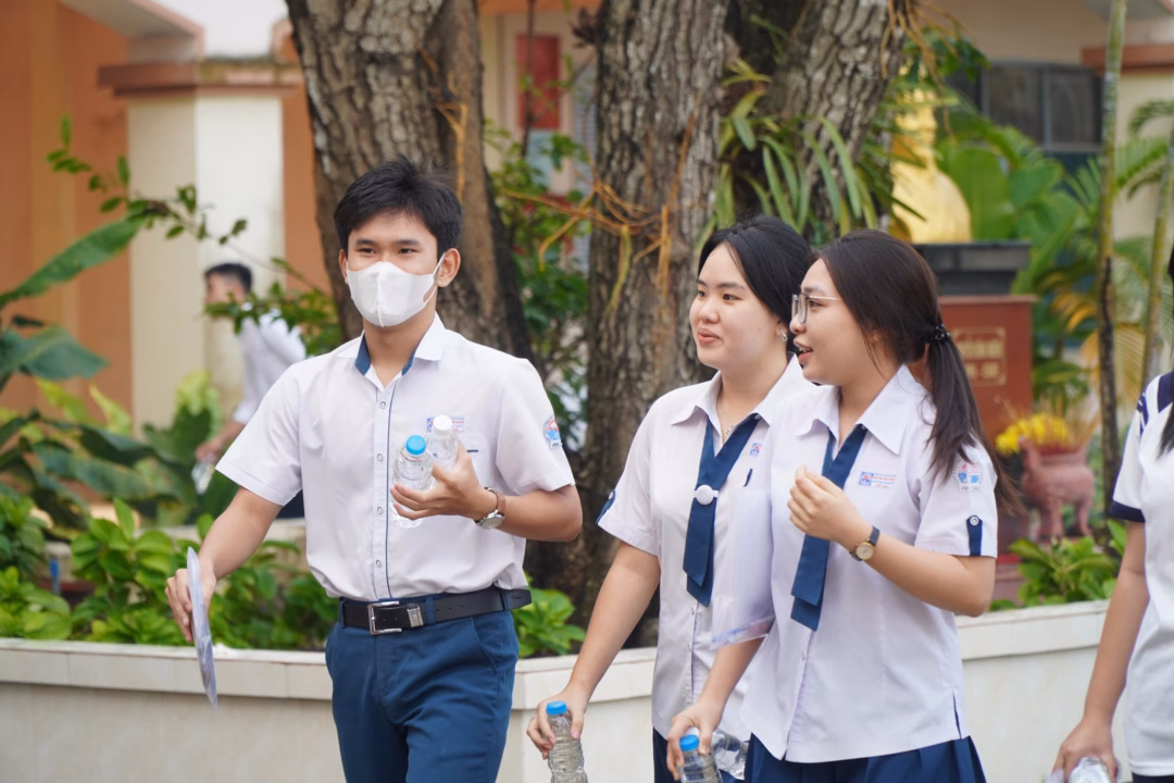 Nữ sinh Vĩnh Long đạt thủ khoa khối C với điểm cao nhất gần tuyệt đối Nữ sinh Quảng Trị đạt điểm môn ngữ văn cao nhất nước: Thích đọc báo và trải nghiệm hoạt động xã hội