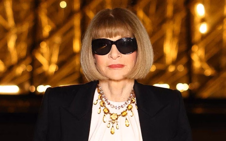 Phần 2 của The Devil Wears Prada: Anne Hathaway tái ngộ Meryl Streep với phong cách thời trang mới Gu thời trang sang chảnh của Anne Hathaway khi quay The Devil Wears Prada 2 - Ảnh 11.