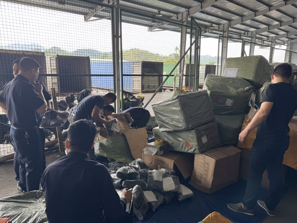 Phát hiện loạt hàng giả, hàng nhái trị giá 4,1 tỉ đồng qua cửa khẩu Lạng Sơn