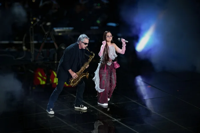 Phương Mỹ Chi làm nên lịch sử tại Sing! Asia với bản phối Vũ Trụ Có Anh