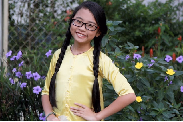 Phương Mỹ Chi thời mới bước vào nghề. Ngay cả khi trở thành Á quân The Voice Kids 2013, cô vẫn không tin mình đủ khả năng đi xa vì ngoại hình khác biệt. Lúc đó, cô mang trong mình những định kiến rằng nghệ sĩ phải xinh đẹp, phải chuẩn mực, còn mình không có gì nổi bật ngoài giọng hát.