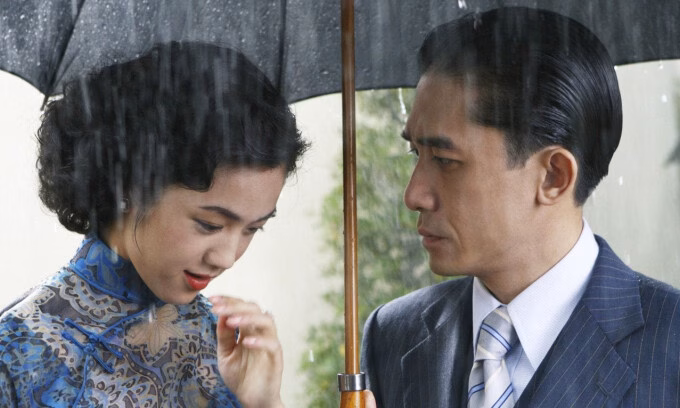 Sắc, giới – Phim nóng gây sốt hơn thập kỷ với loạt cảnh nóng bạo liệt Thang Duy có nhiều khoảnh khắc gợi cảm trong phim.