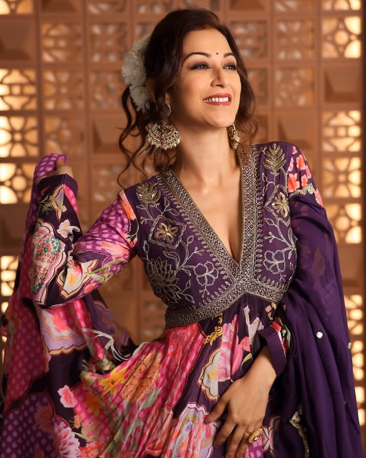 TMKOC's Munmun Dutta, Sunayana Fozdar & Palak Sindhwani Blossom In Ethnic Looks With Floral Hairstyles 957324