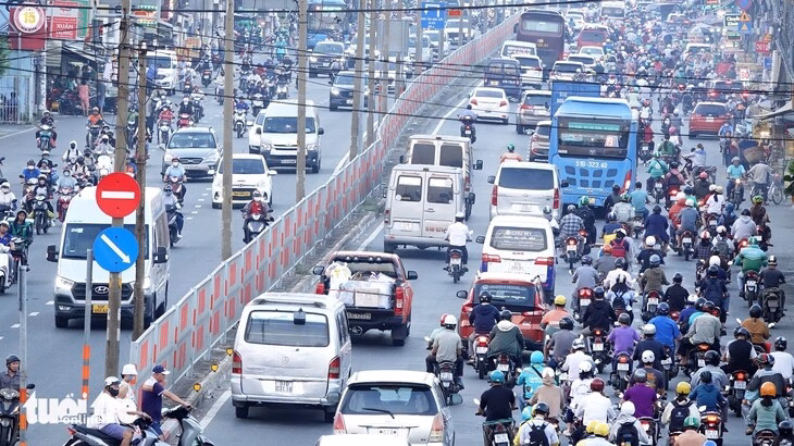 Tách làn đường ô tô và xe máy – giải pháp giảm ùn tắc và tai nạn giao thông