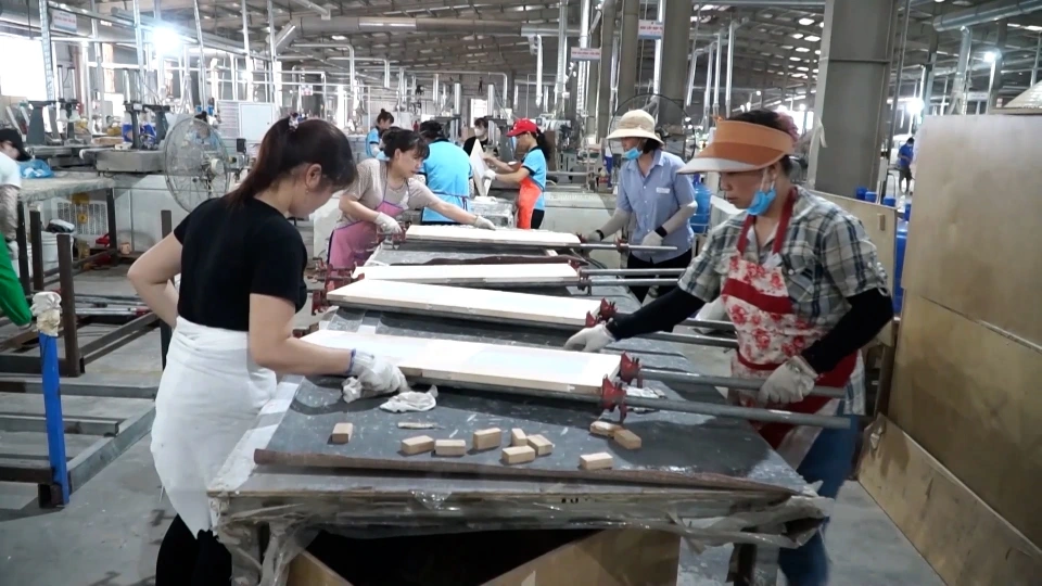 Thị trường lao động sôi động khi doanh nghiệp tìm cách vượt thuế Mỹ