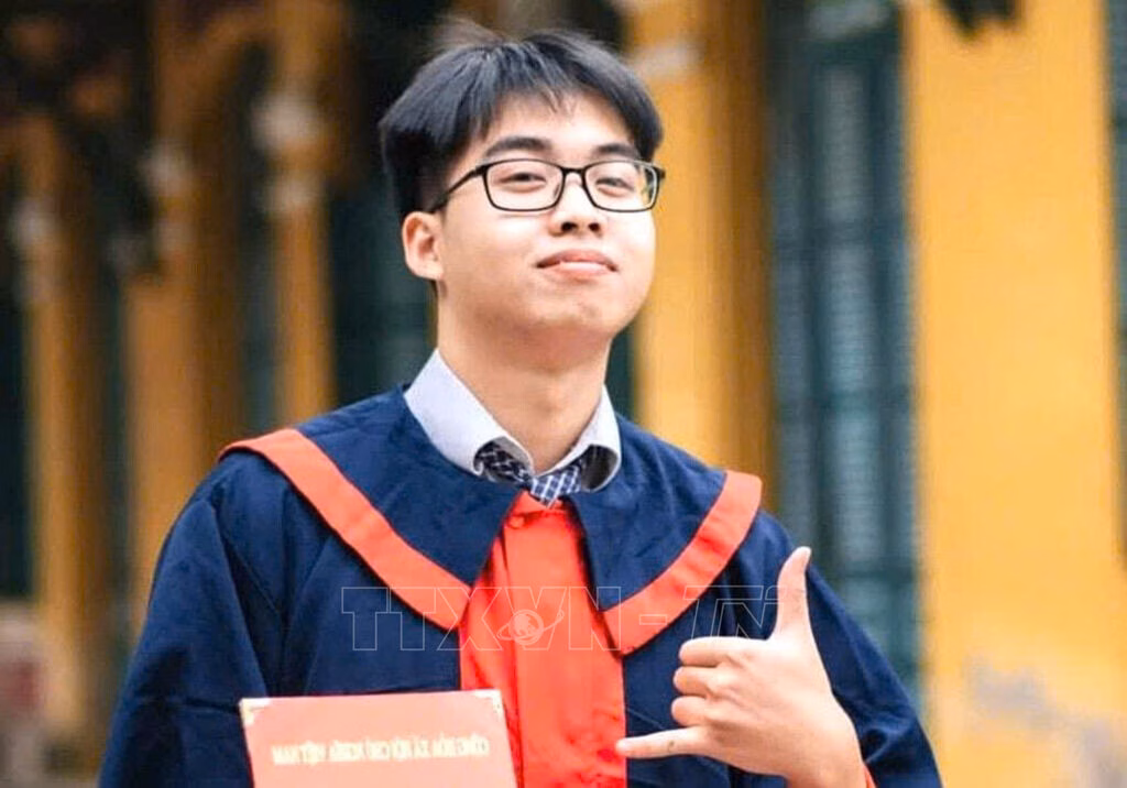 Thủ khoa toàn quốc thi tốt nghiệp với điểm gần tuyệt đối 39/40