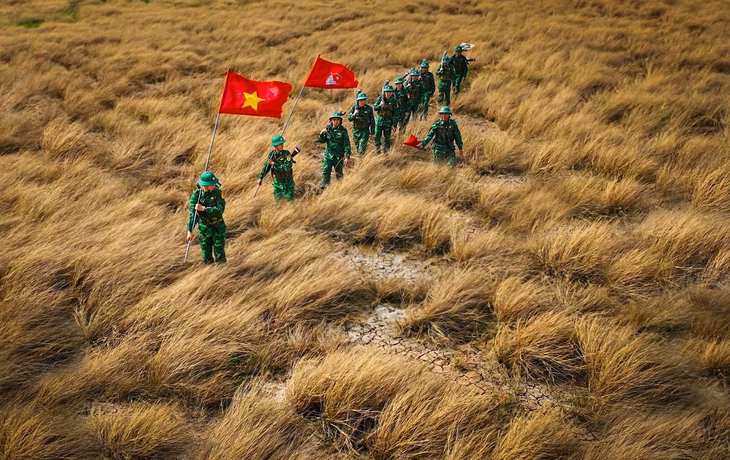 Triển lãm ảnh Ngũ sắc tôn vinh vẻ đẹp văn hóa và quê hương Việt Nam Tuần tra biên ải của tác giả Đỗ Đăng Khoa