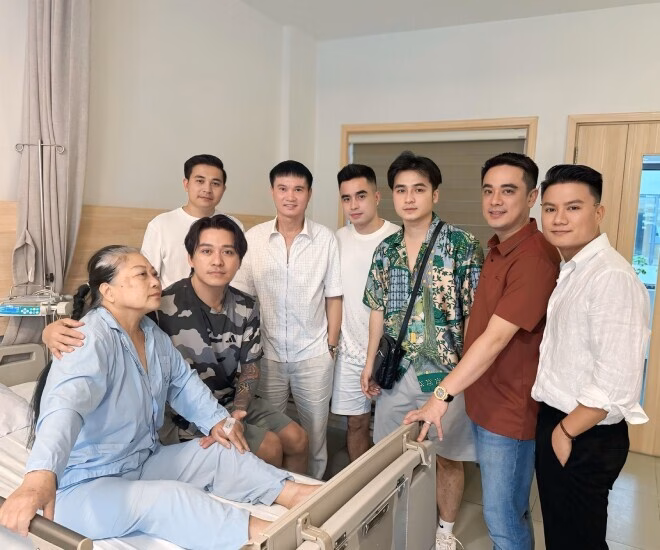 Tuấn Hưng xúc động khi chăm mẹ ruột ốm nặng, hé mở kế hoạch chuyển đến TP.HCM sinh sống cùng gia đình nhỏ Trải qua 11 năm bên nhau, cặp đôi có 3 người con “đủ nếp đủ tẻ”.