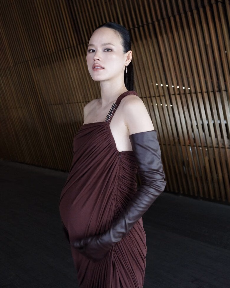 Tuyết Lan 임신 8개월에도 유지된 몸매 Siêu mẫu Việt đình đám tiết lộ đang bầu con gái, hoa hậu Lương Thuỳ Linh và dàn sao hào hứng đón chờ công chúa nhỏ - 8