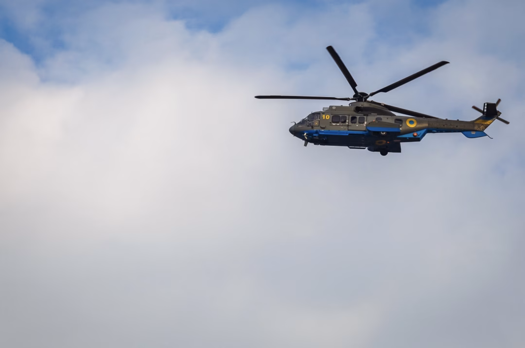 Ukraine dùng trực thăng thời Liên Xô cải tiến để đối phó UAV Nga Trực thăng Airbus H225 bay qua bầu trời thành phố trong buổi tổng duyệt cho lễ duyệt binh trên không kỷ niệm 30 năm ngày độc lập của Ukraine, diễn ra vào ngày 18/8/2021 tại Kiev, Ukraine. Ảnh: Getty Images
