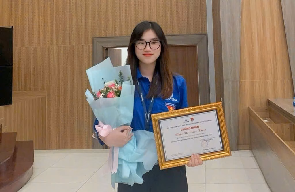 Vì sao sinh viên ngành Quản trị kinh doanh cần trang bị kỹ năng toàn diện? Thân Thị Ngọc Thắm - sinh viên K16 lớp Quản trị kinh doanh 3, Đại học Phenikaa. Ảnh: NVCC.