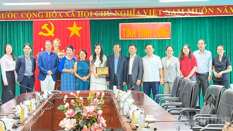 Vĩnh Long tìm kiếm cơ hội hợp tác với nhà đầu tư Thụy Sĩ Quang cảnh buổi làm việc.