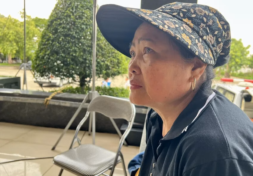 Vợ vẫn mất tích, gia đình ở Hà Nội mòn mỏi chờ tin người thân trong vụ lật tàu ở Vịnh Hạ Long