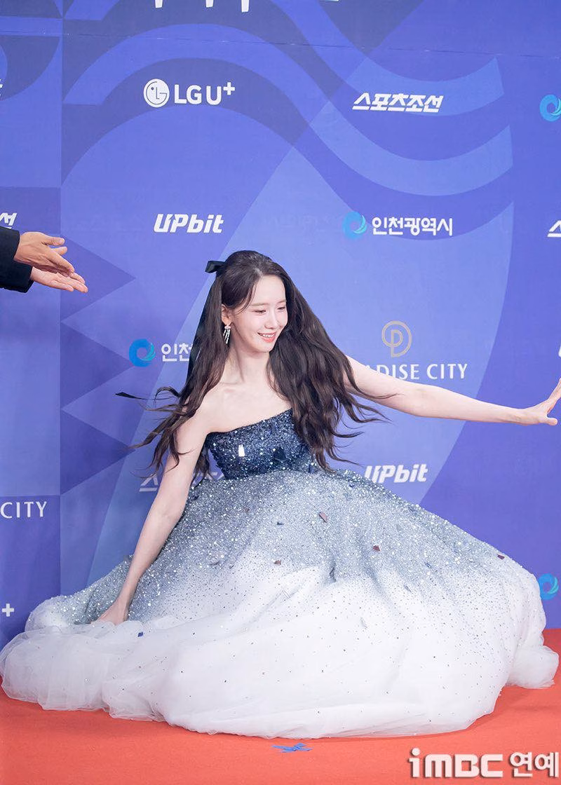 Yoona lộ diện sau cú ngã triệu đô, Park Bo Gum và IU thắng lớn tại Rồng Xanh 2025
