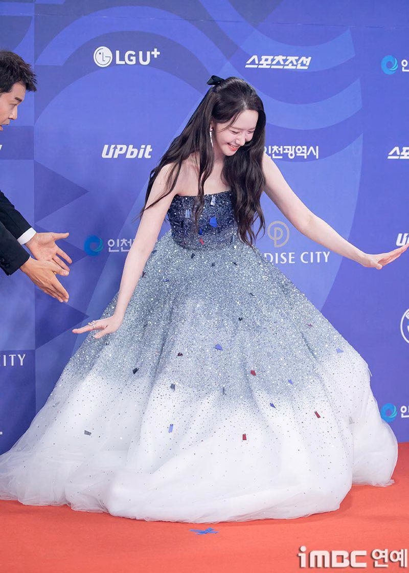 Yoona lộ diện sau cú ngã triệu đô, Park Bo Gum và IU thắng lớn tại Rồng Xanh 2025