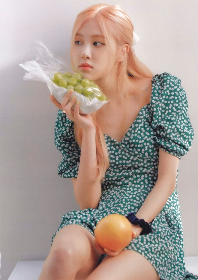 Rosé diện váy hoa chưa một lần bị chê 