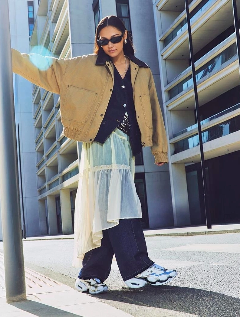 5 đôi sneakers đình đám được ưa chuộng hiện nay Thiết kế làm bằng chất liệu lưới và da mang hơi hướng của thập niên 1990 nhưng vẫn toát lên vẻ thời thượng, có giá 145 USD (3,7 triệu đồng). Ảnh: Pinterest