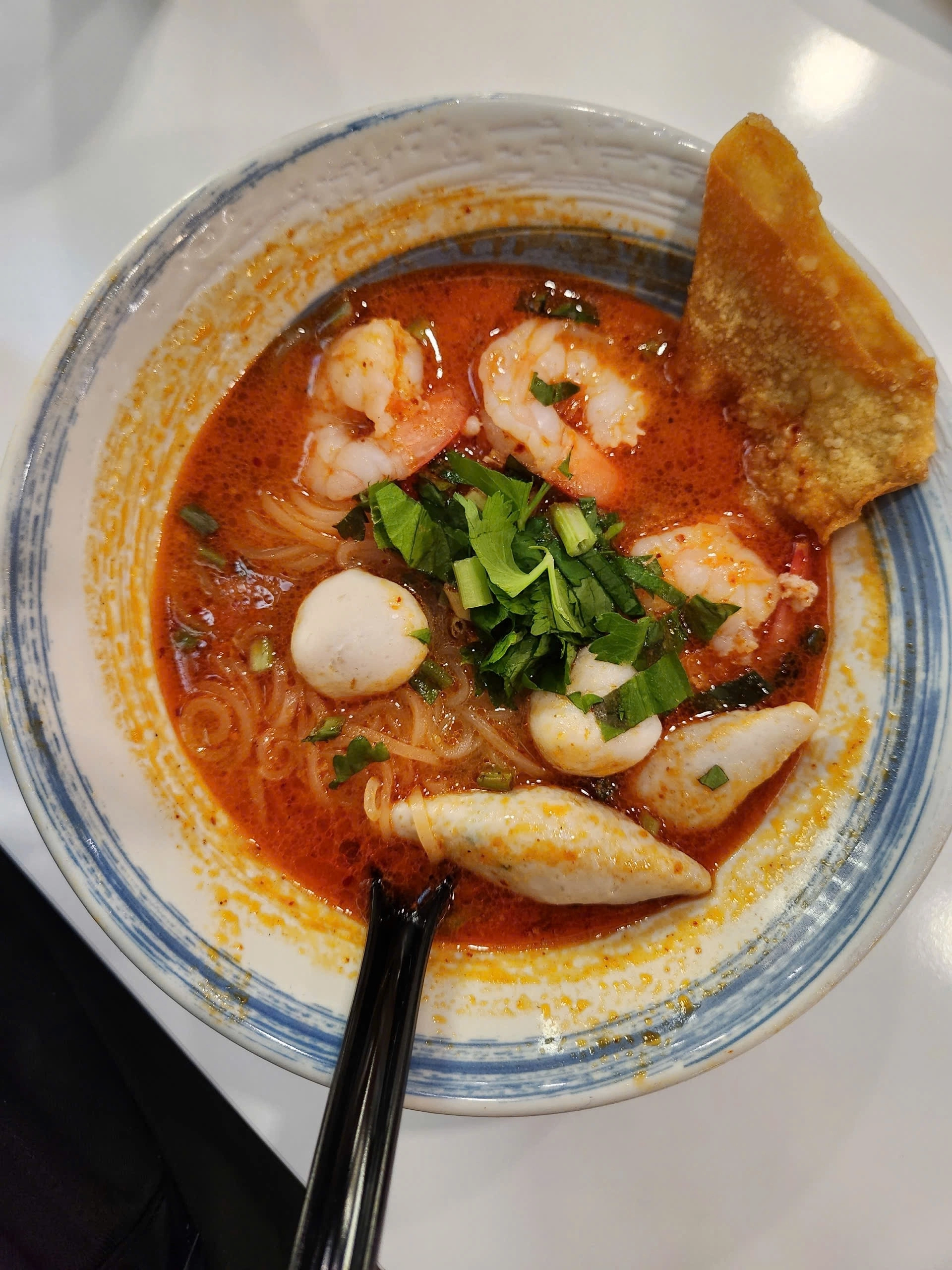 Bánh mì phục vụ tại một cửa hàng ở ga quốc nội sân bat Tân Sơn Nhất. Ảnh: Food Date