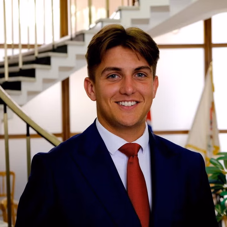 Anh: 19 tuổi trở thành lãnh đạo hội đồng quận với tài sản 1,5 tỷ bảng