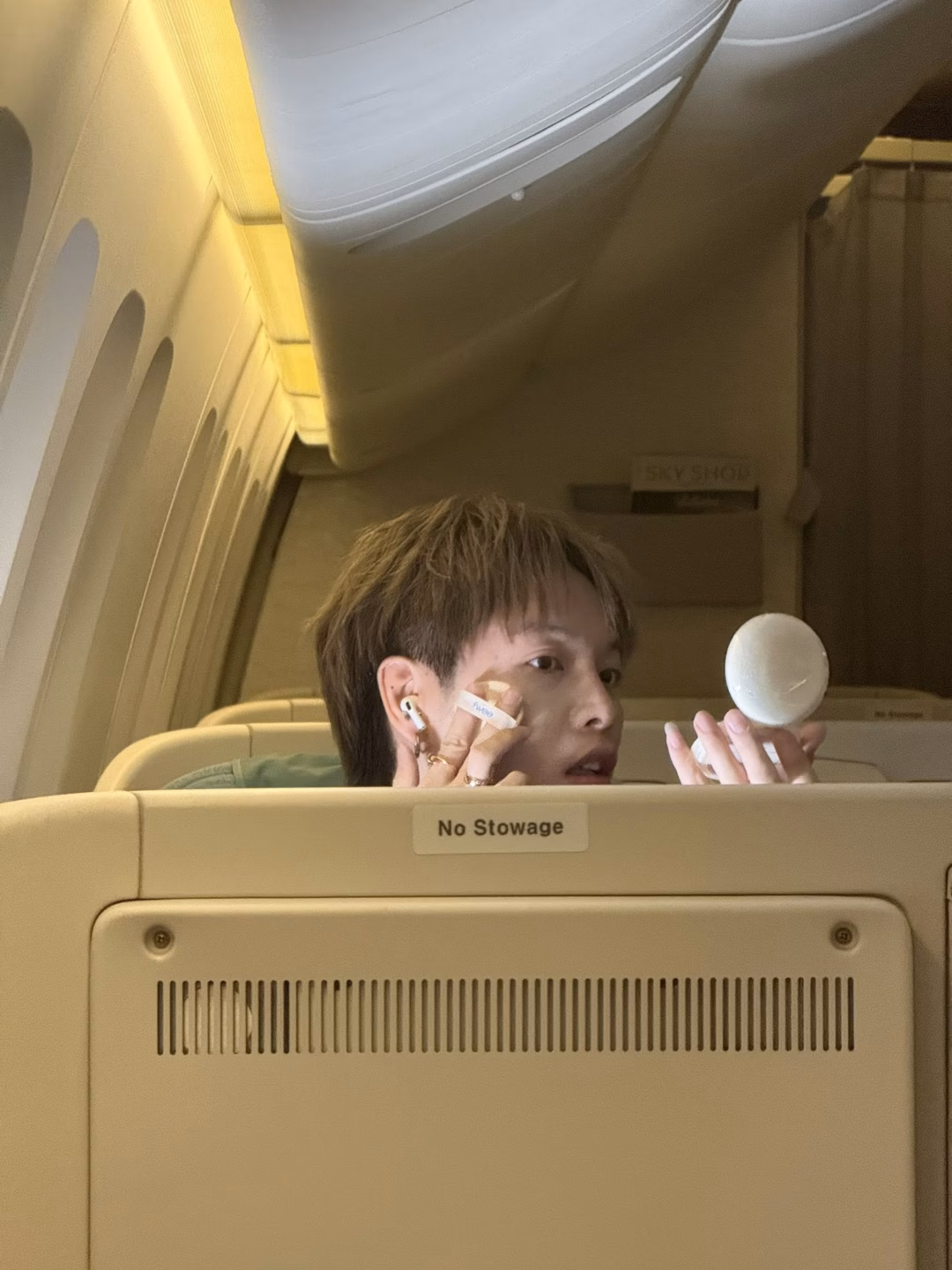 Anh Trai Say Hi: Đồng đội lộ diện mặt mộc trên chuyến bay đến Las Vegas, ai là người được điểm 10? Mặt mộc của loạt Anh Trai Say Hi được hé lộ, trùm cuối làm chuyện không ngờ- Ảnh 10.