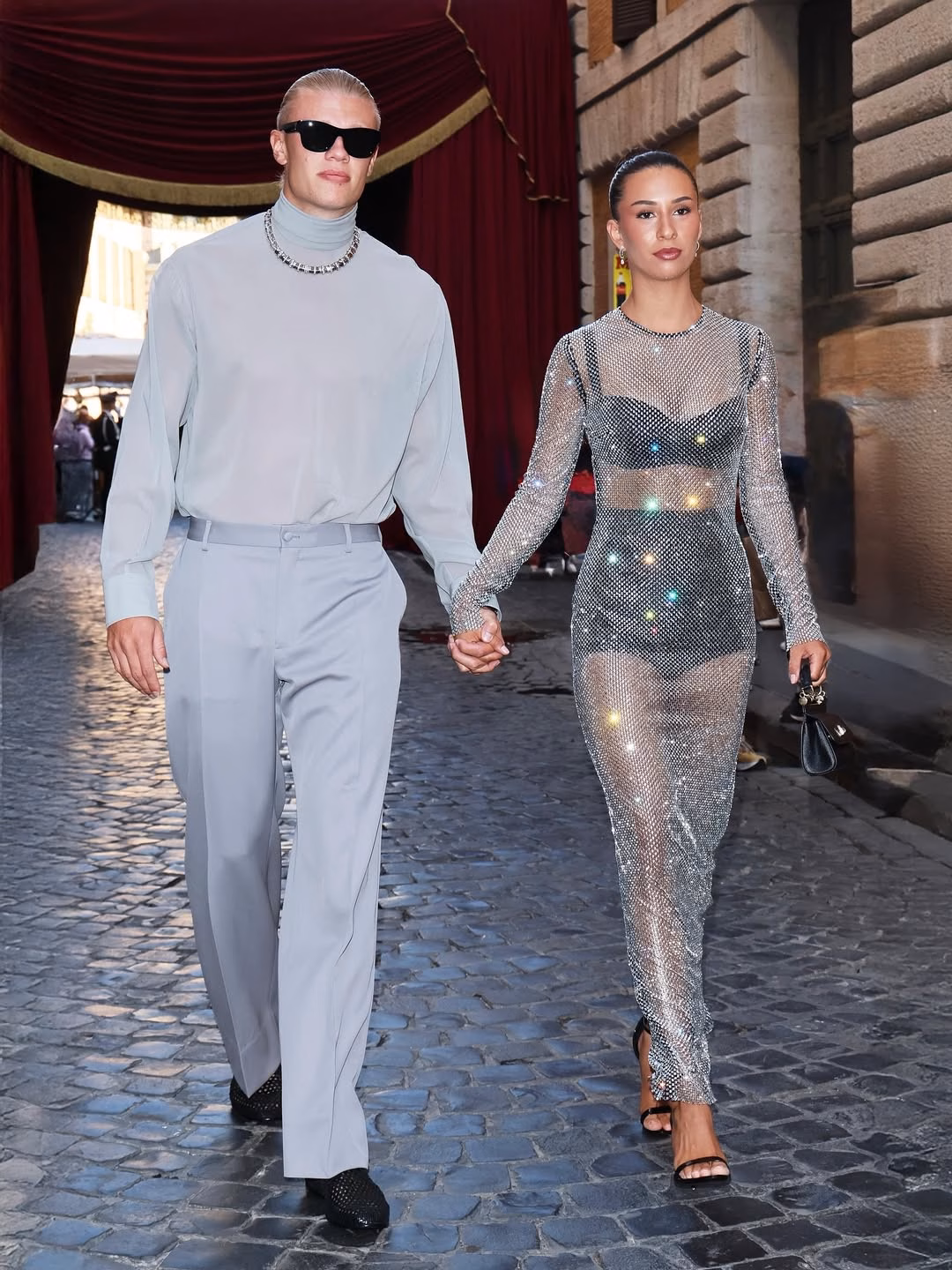 Bạn gái Erling Haaland sở hữu túi xách Hermès đắt tiền, gây sốt Instagram Haaland cùng người yêu sánh đôi tham dự sự kiện